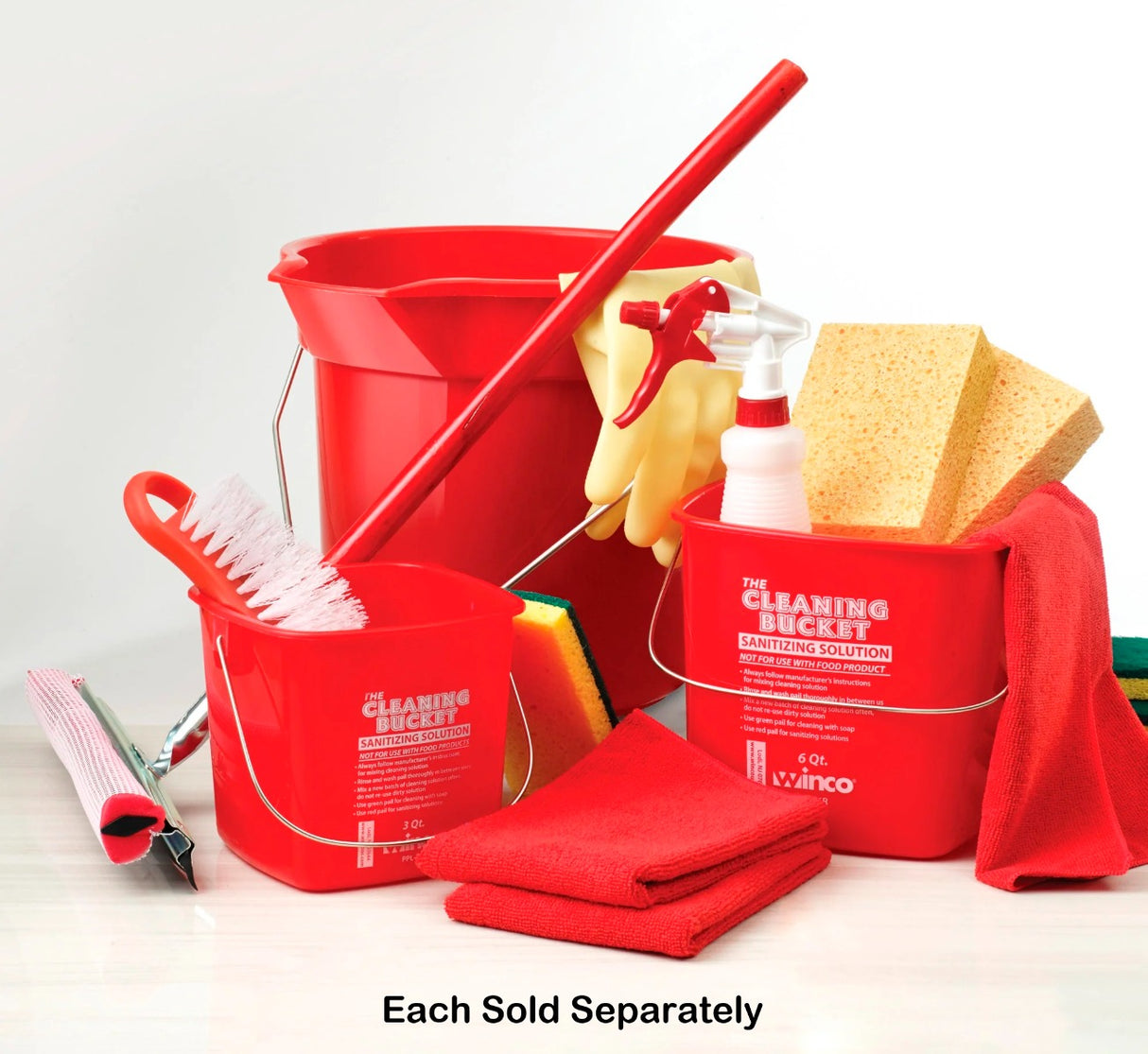 Winco PPL-6R Square Polyethylene Sanitizing Solution Cleaning Bucket / Pail with Bail Handle 6 qt. - Red - 12/Case
