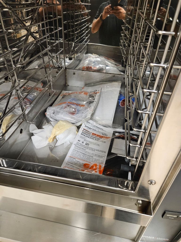 Clearance Groen SSB-5G (GSSP-BL-5GS) Countertop Gas Convection Steamer - 5 Pan - 58,000 BTU