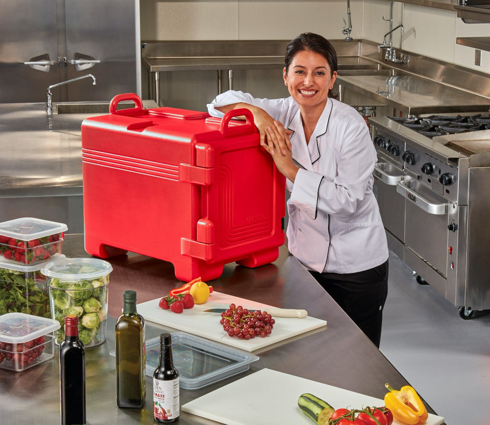 Cambro UPC300110 Ultra Pan Carrier Front Loading Insulated Food Pan Carrier 17" 36 qt. - Black - (4) Full Size 2-1/2" Deep Pan Capacity