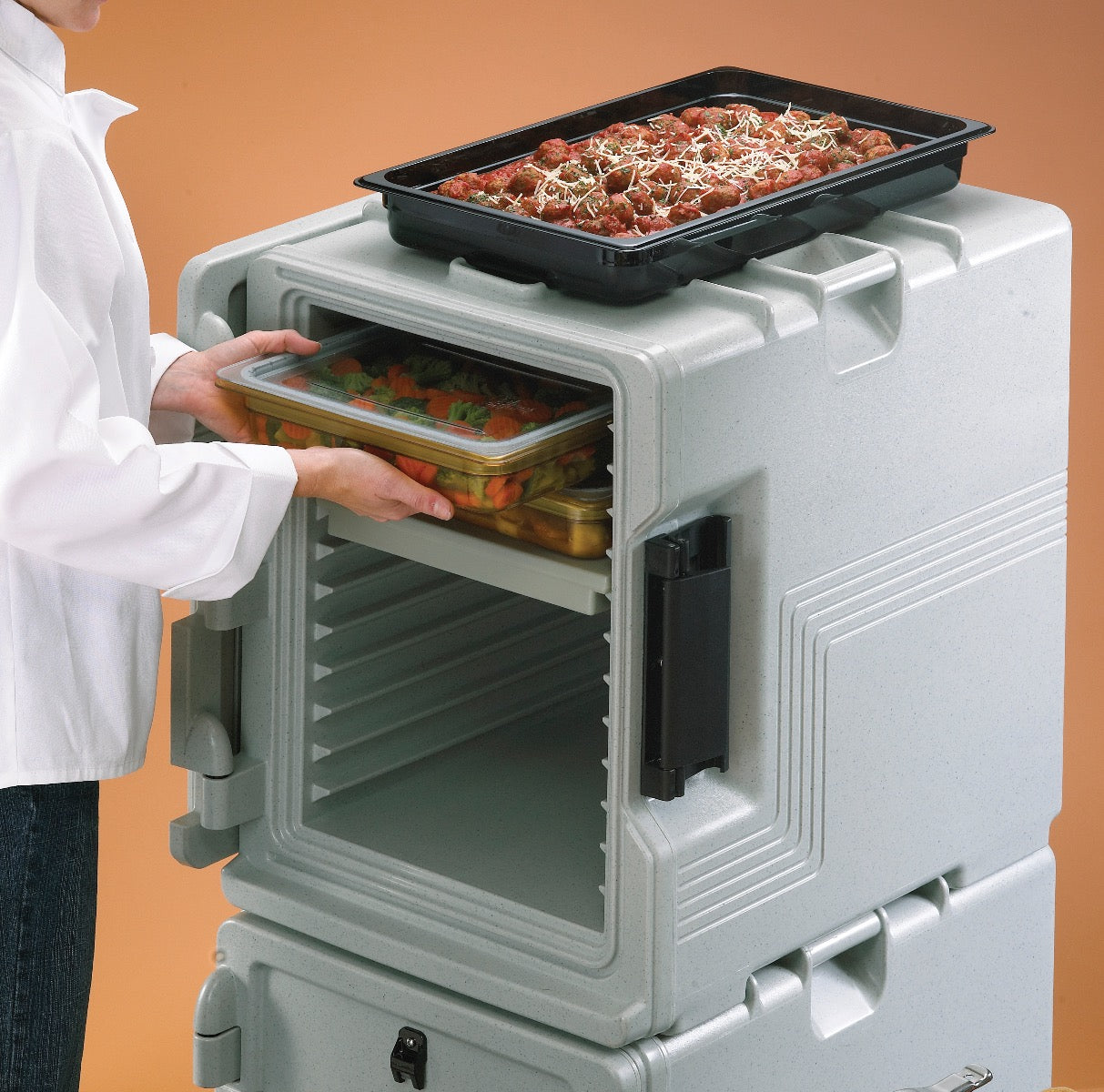 Cambro UPCS400480 Ultra Pan Carrier S-Series Front Loading Insulated Food Pan Carrier with Menu Clip  18" 60 qt. - Speckled Gray - (6) Full Size 2-1/2" Deep Pan Capacity